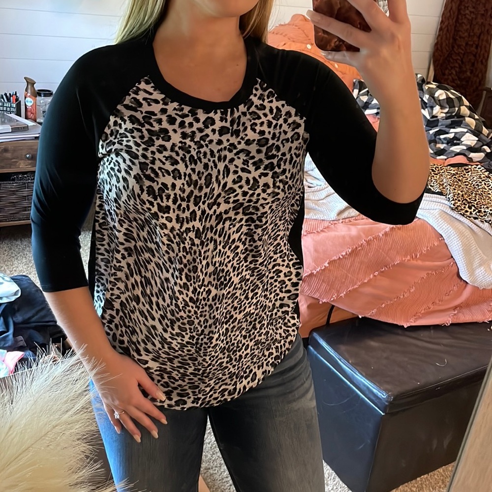 Silky black & gray leopard top